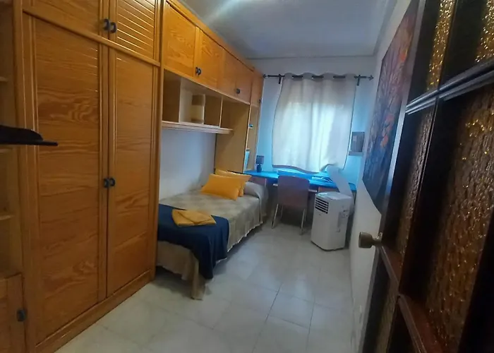 Habitación Amplia Y Cómoda